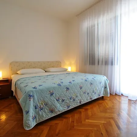 Hella Apartment *