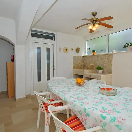 Hella Apartment