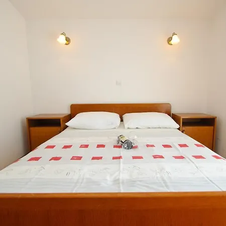 Hella Apartment