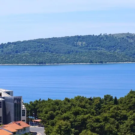 Hella Апартаменти Трогір